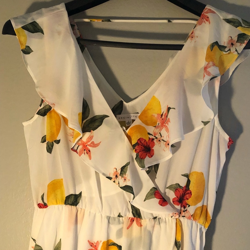Women’s wraparound, ruffled, lemon, blossoms Cottage-Core , flowy ruffled - Picture 4 of 7